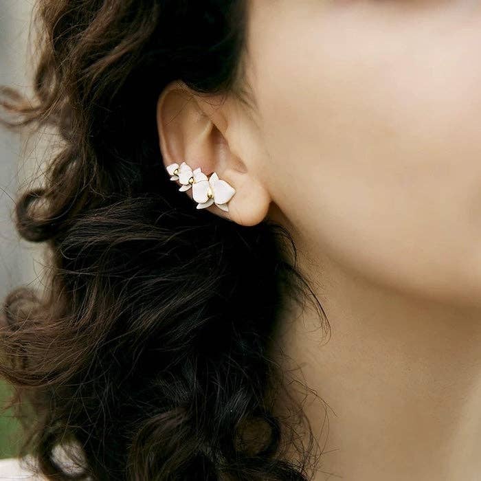 LanLivia - Vendita all'ingrosso Orecchini ear cuff/ear wrap - Orecchino a Polsino con Fiori di Orchidea Bianca-Un Pezzo-Per Orecchio Sinistro6