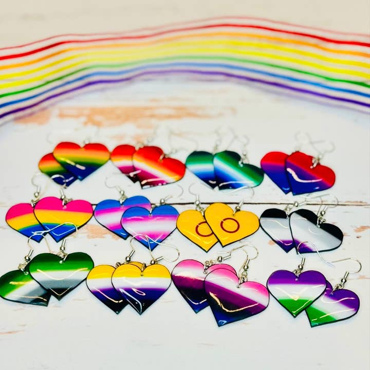 Pride Flag HEART oorbellen voor wholesale door Queer Colors