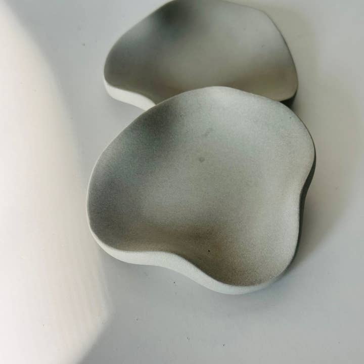 MitMo Studio - Wholesale Jewelry Dish - Wavy Concrete Trinket Dish3