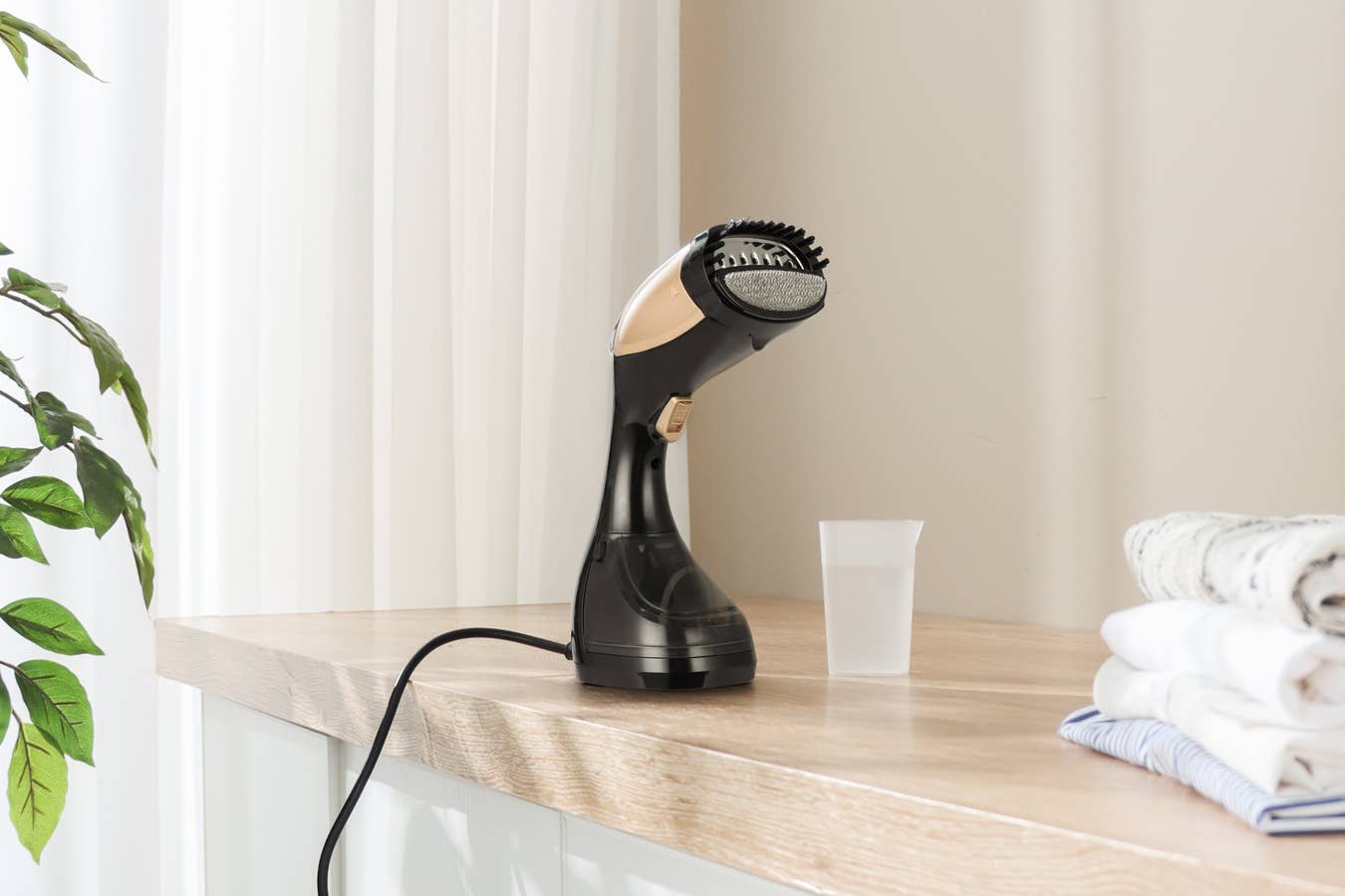 Swiss Pro+ - Wholesale Steamer - Handheld Garment Steamer 1100W Black8