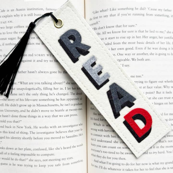 LIRE Signet Noir & Gris pour la vente par Milo & Mollie