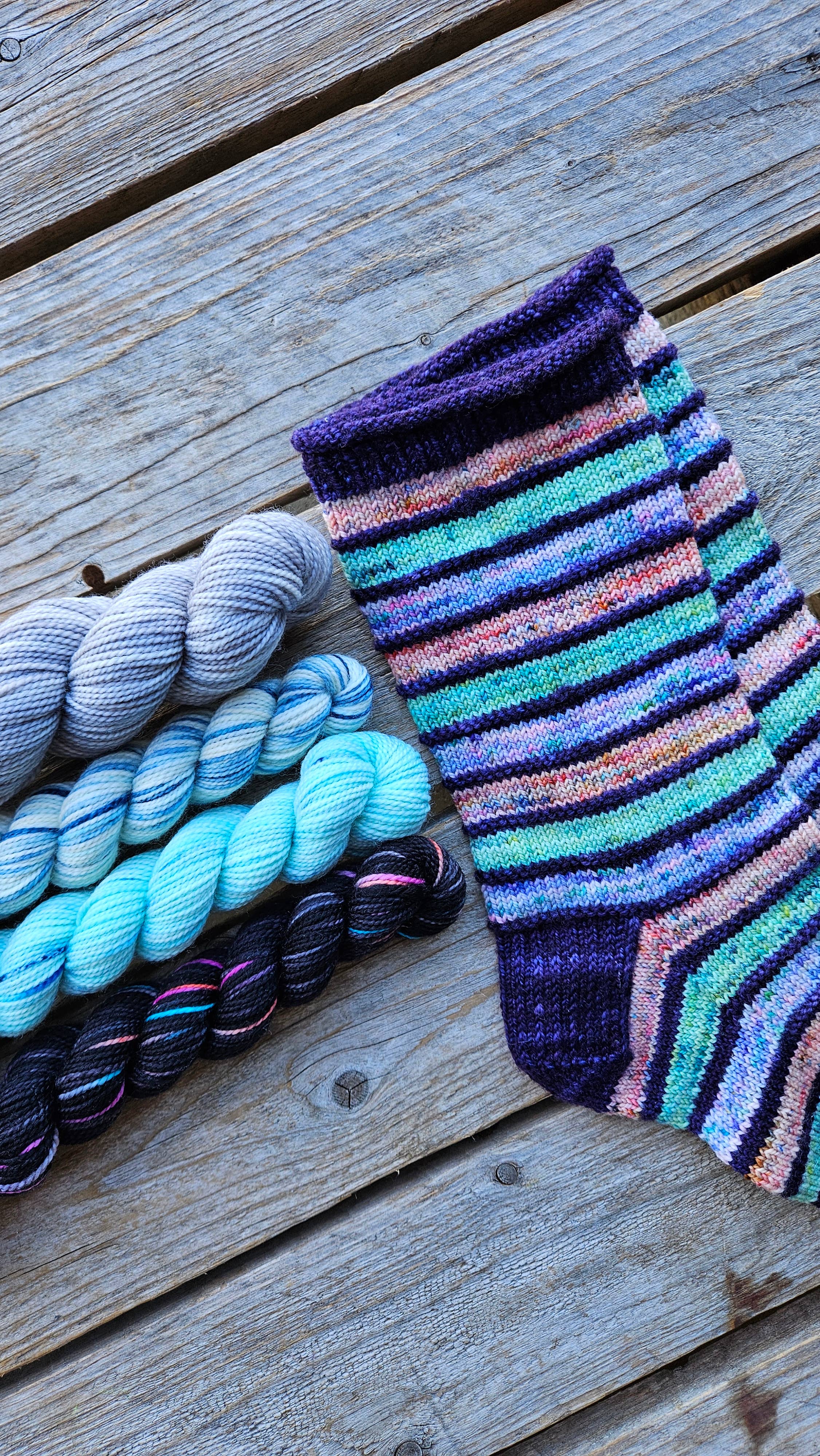 Koigu Wool Designs - Venta al por mayor Hilos - Kit de tejer calcetines a rayas8