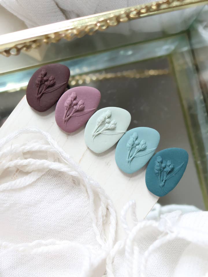 Så Fröna Blomma Örhängen i Polymerlera för wholesale av Petal & Posy