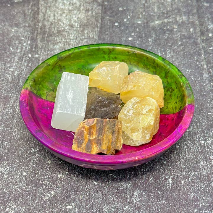 Ciotola in pietra ollare Albero della Vita con cristalli curativi per la casa energetica e pacifica. per la vendita all'ingrosso da parte di Abundantia