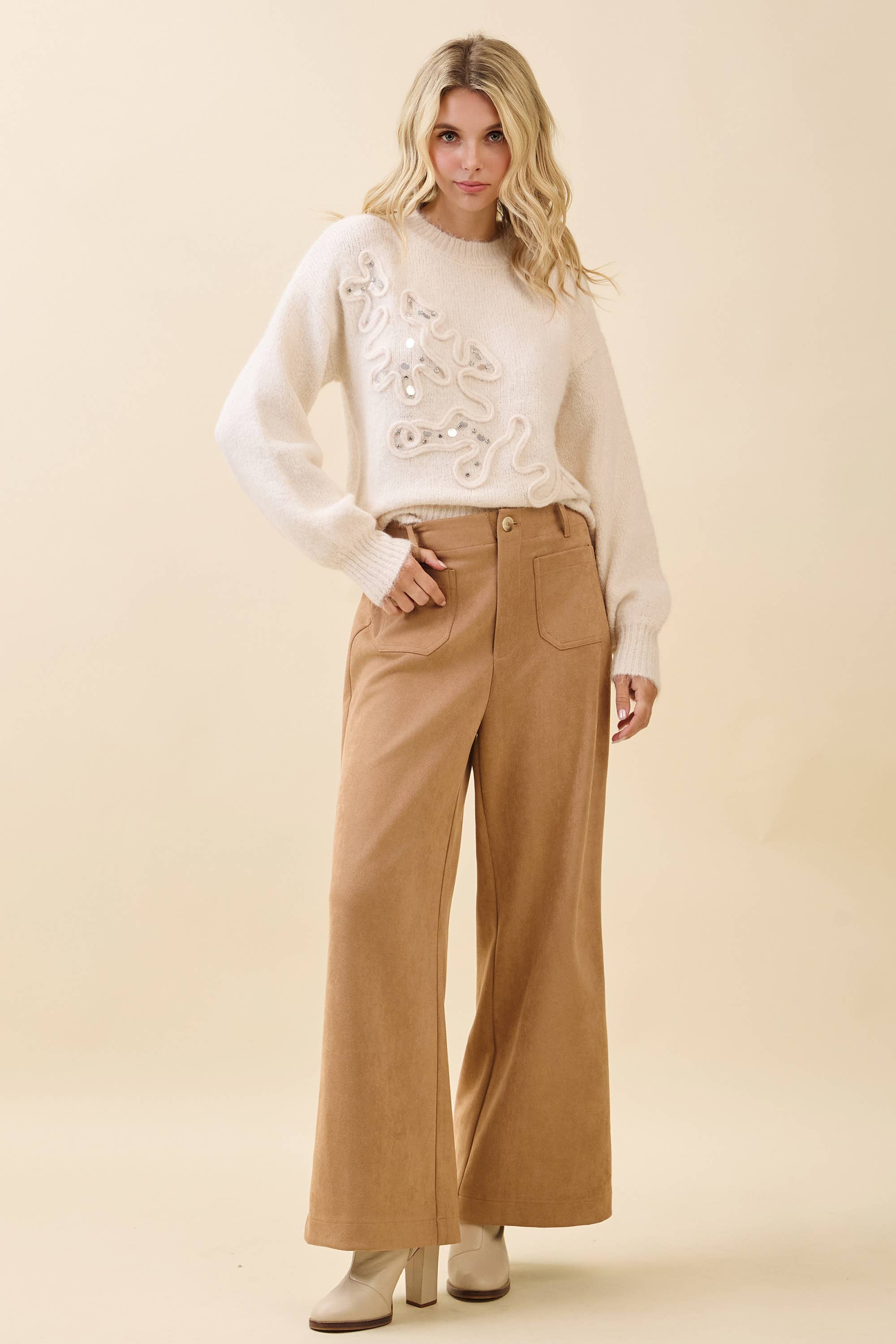 Cream Broderad stickad tröja OT51801 för wholesale på Faire3