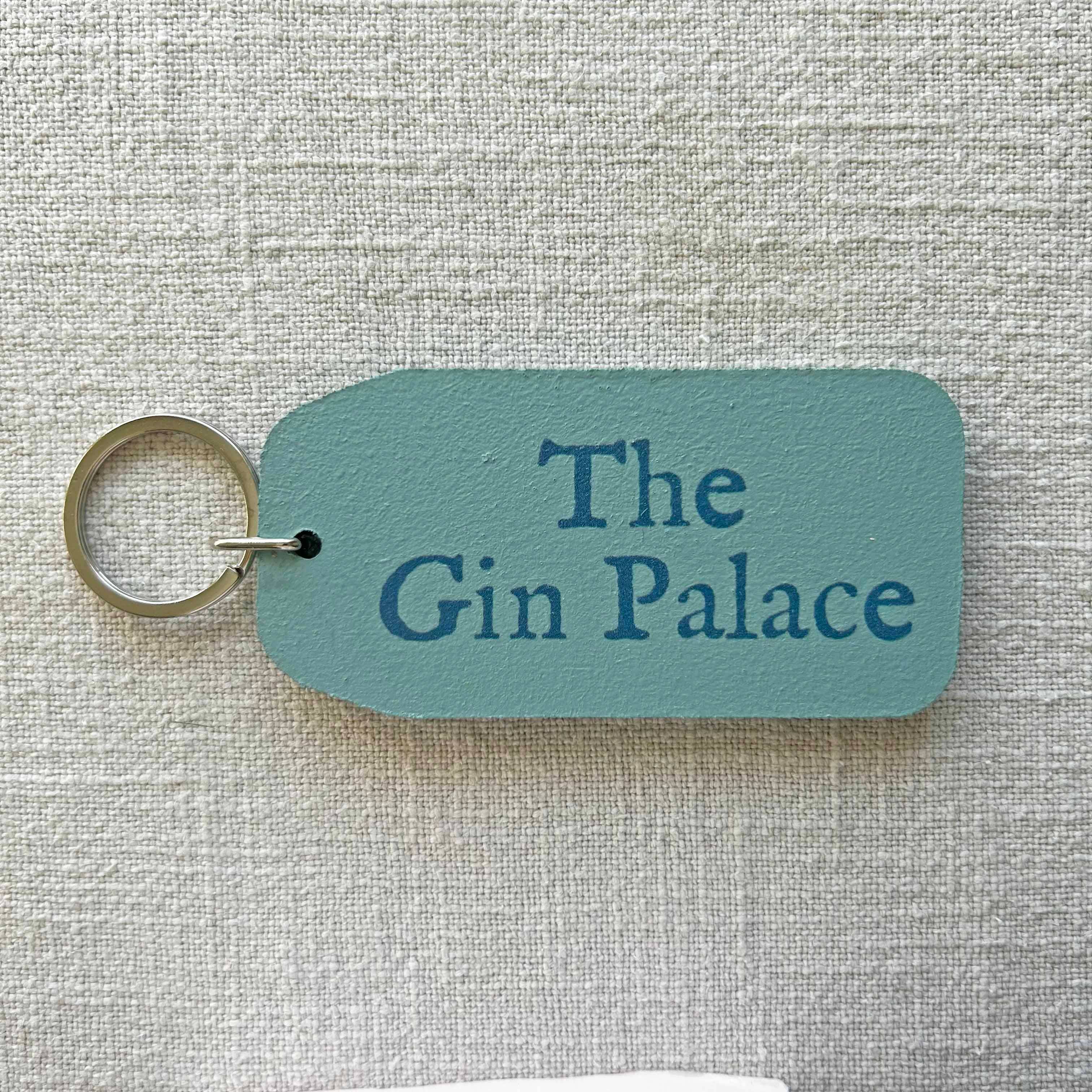 THE WOODEN POSTCARD COMPANY – wholesale Keychain – Unisex – The Gin Palace - Wooden Key Tag1