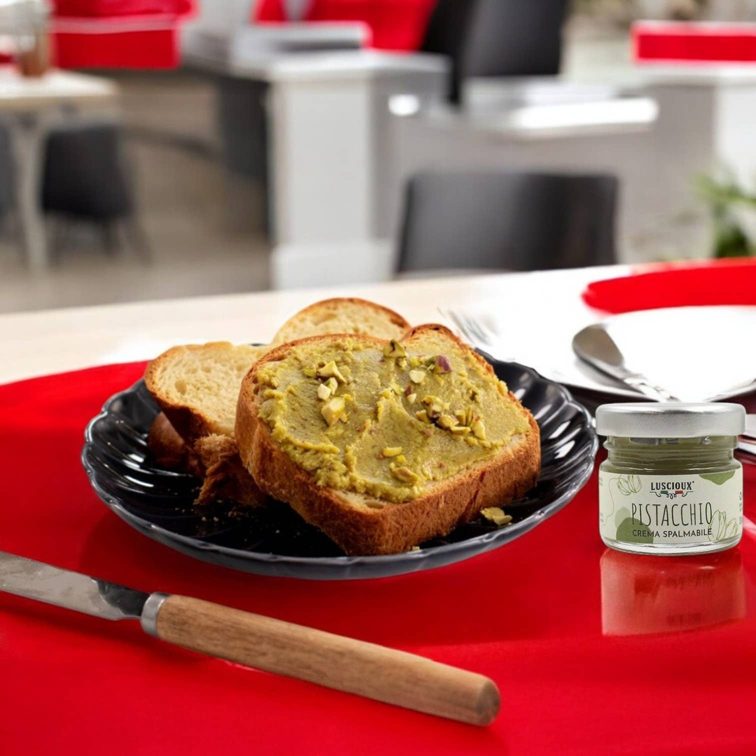 LUSCIOUX - OMNIA GROUP SRL - Wholesale Nut Butter - Mini Spreadable Cream with 45% Pistachio | Pack of 24 x 30g2