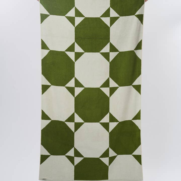 Serviette de bain Levon pour la vente par Great Indoors