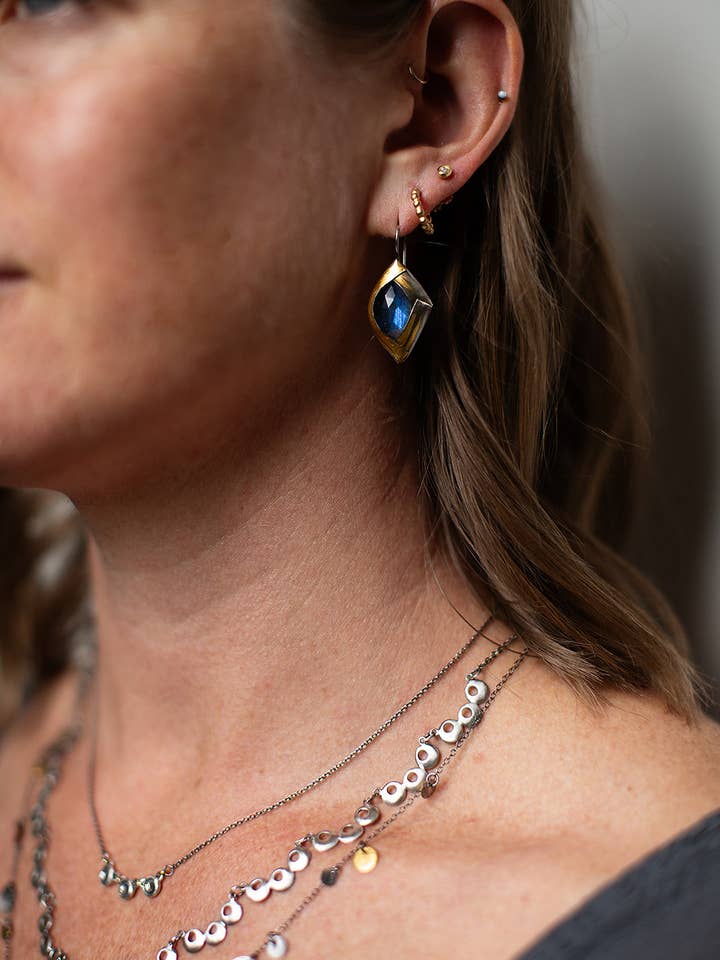 Bund Fold Drop Ørering for engroshandel hos Austin Titus Studio