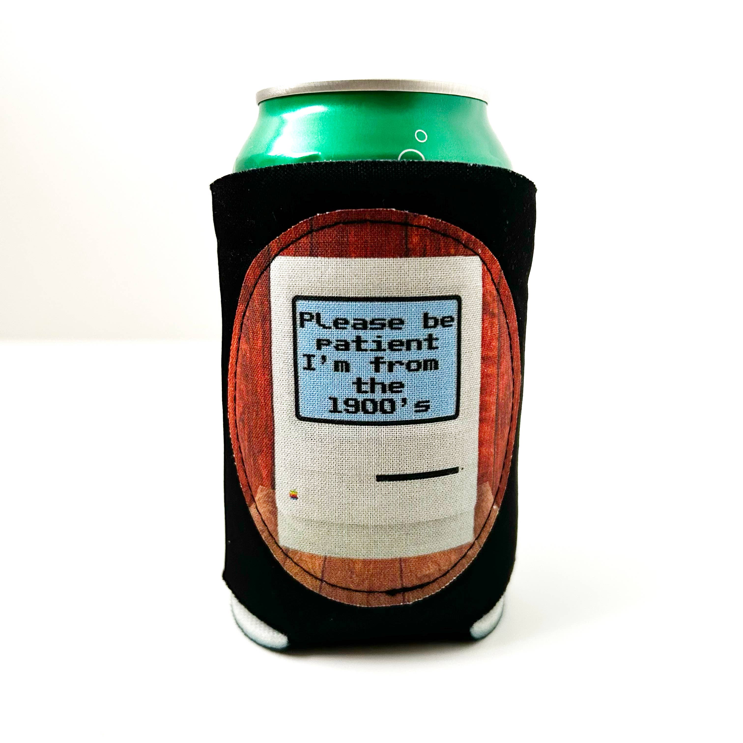 Hip Violet - Vente Housses de boisson - Veuillez être patient, je viens des années 1900, refroidisseur de canettes.2