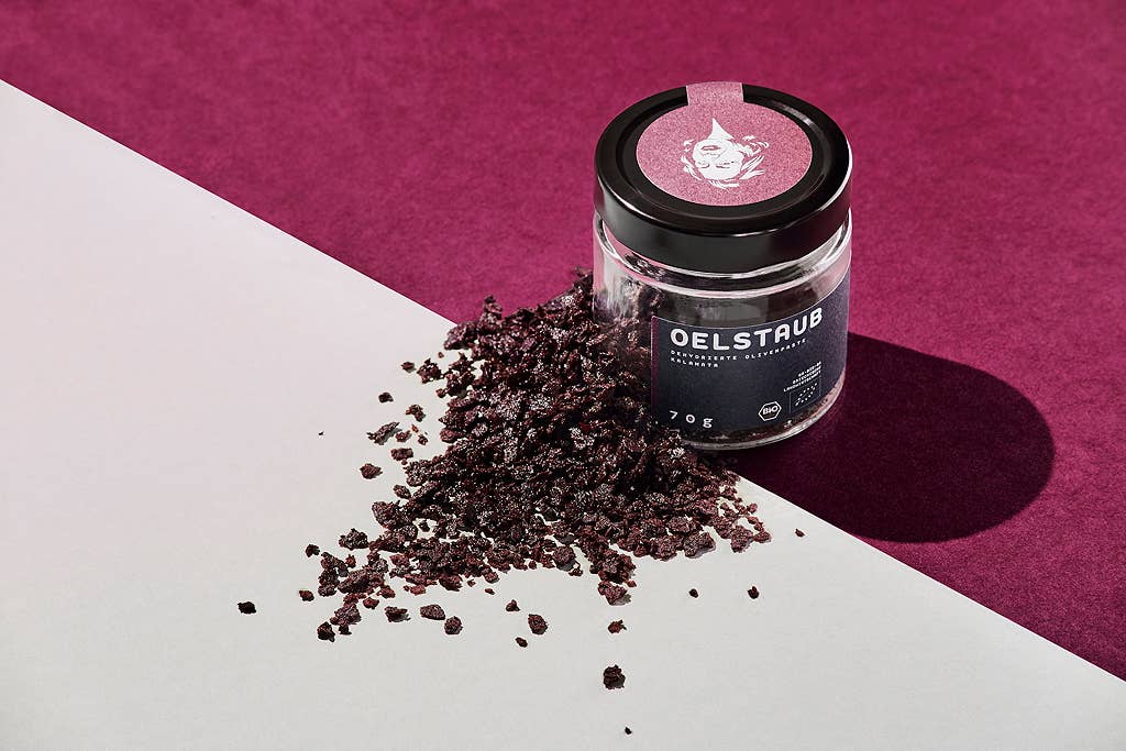 O.E.L. - Thalassa GmbH & Co. KG – Großhandel Gewürzmischungen – OELstaub Kalamata 70 g - Flocken aus Bio Oliven zum Würzen1