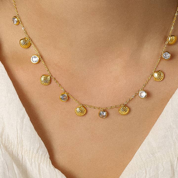 Ouro amarelo Colar com Pingente de Concha CZ em Ouro 18K Não Oxidável Sylvain para venda a revendedores na Faire1