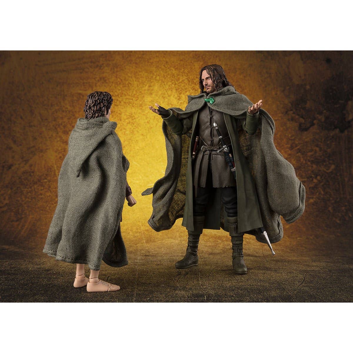 Entertainment Earth - Wholesale Figurine Toy - Kids - LOTR Fellowship of the Ring Aragorn S.H.Figuarts Figure3