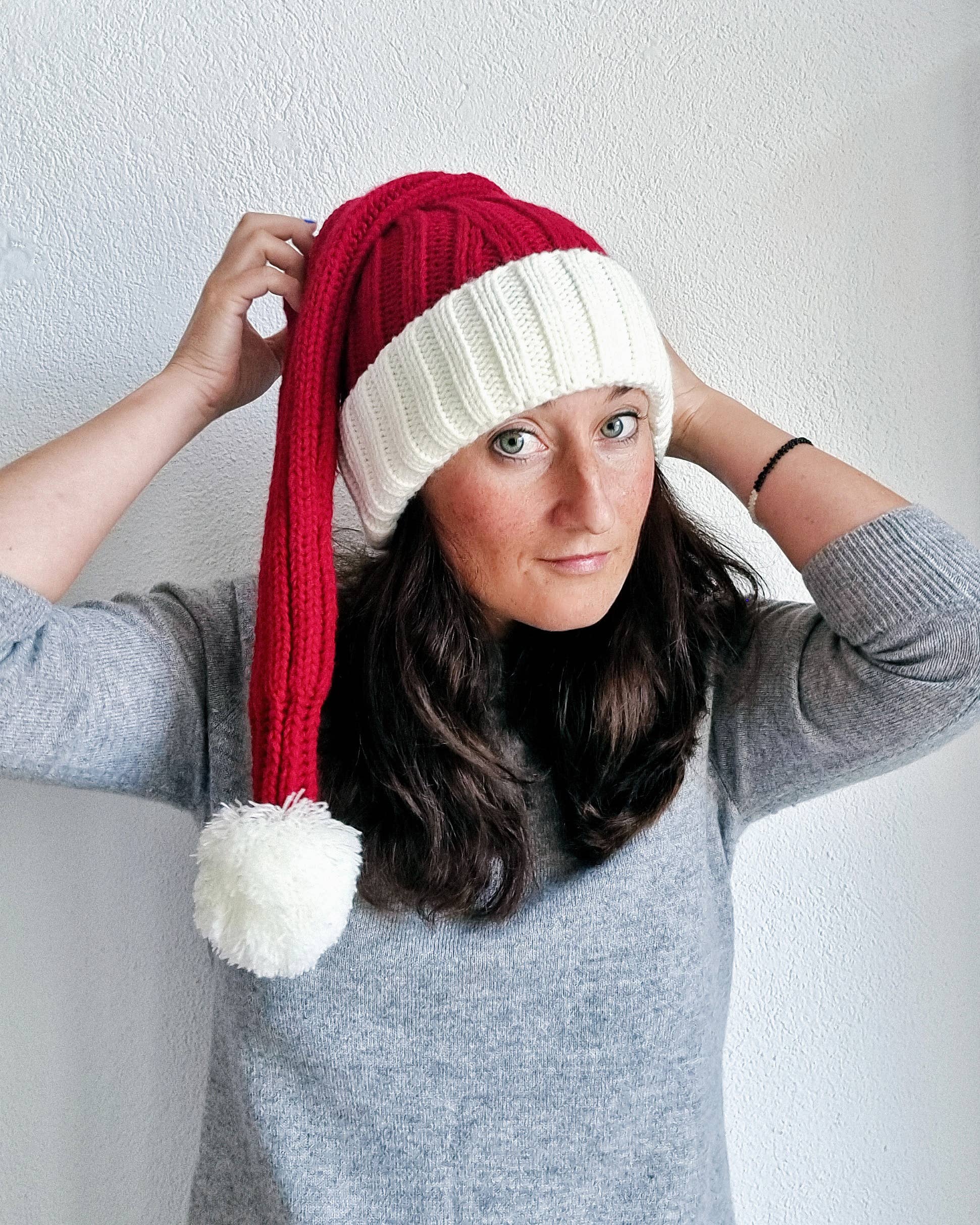 Snazzy Santa - Wholesale Beanie - Unisex - Coarse Knitted Santa Hat - Classic Red and White1