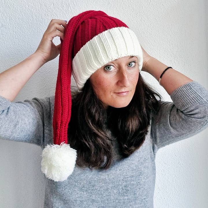 Snazzy Santa – wholesale Mössa - Unisex – Grovt Stickad Tomteluva i Klassiskt Rött och Vitt1
