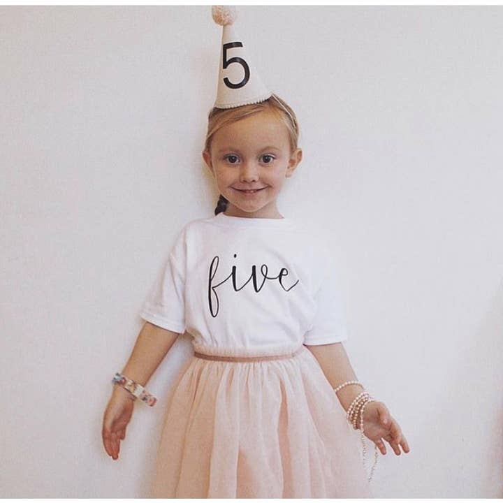 CAMISETA MILESTONE - CINCO por atacado de Rose & Guy