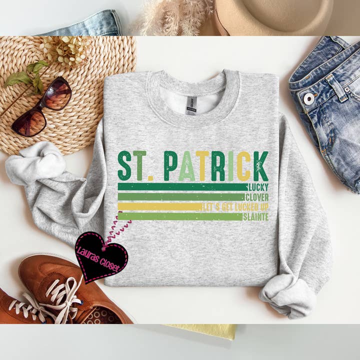 T-shirt graphique -2- Saint-Patrick pour la vente par Lauras Closet