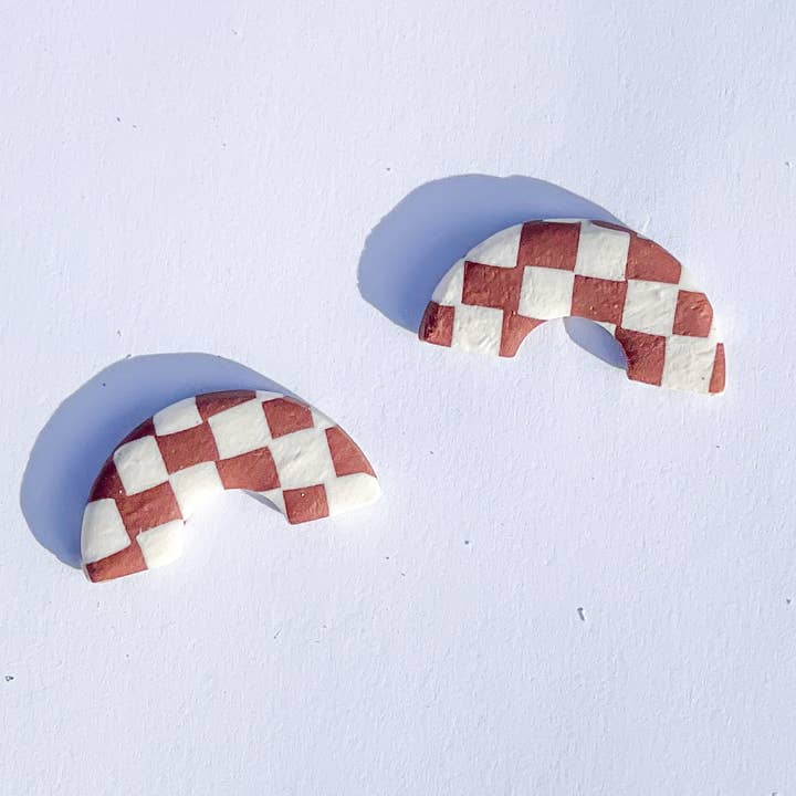 mini arch studs- tekstureret skakternet for engroshandel hos The Color Theory