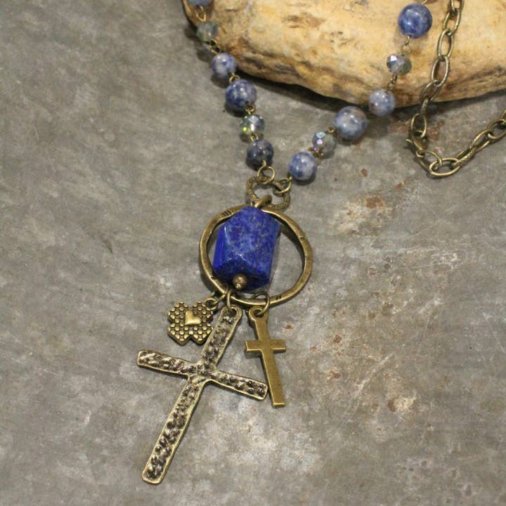 Collier en lapis-lazuli avec pendentif en forme de croix pour la vente par The Primitive Peddler, Inc.