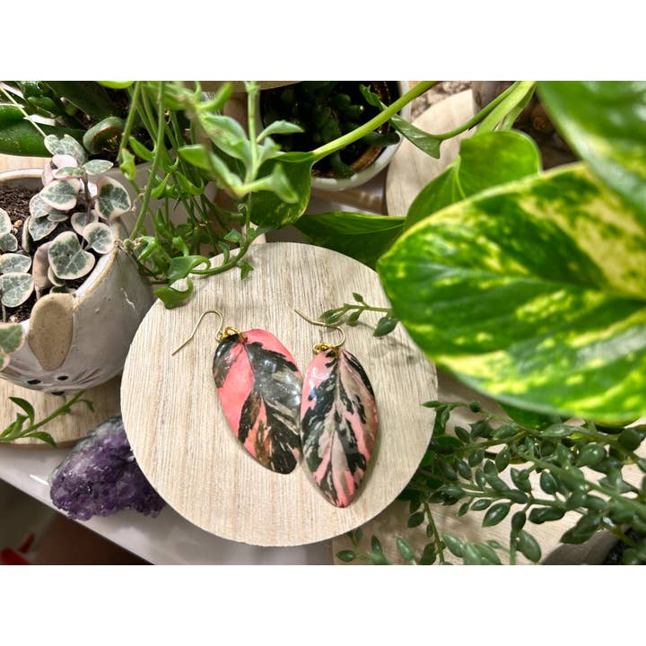 Foglia vegetale in marmo rosa da principessa: orecchino, magnete, perno, decorazione per la vendita all'ingrosso da parte di hethr