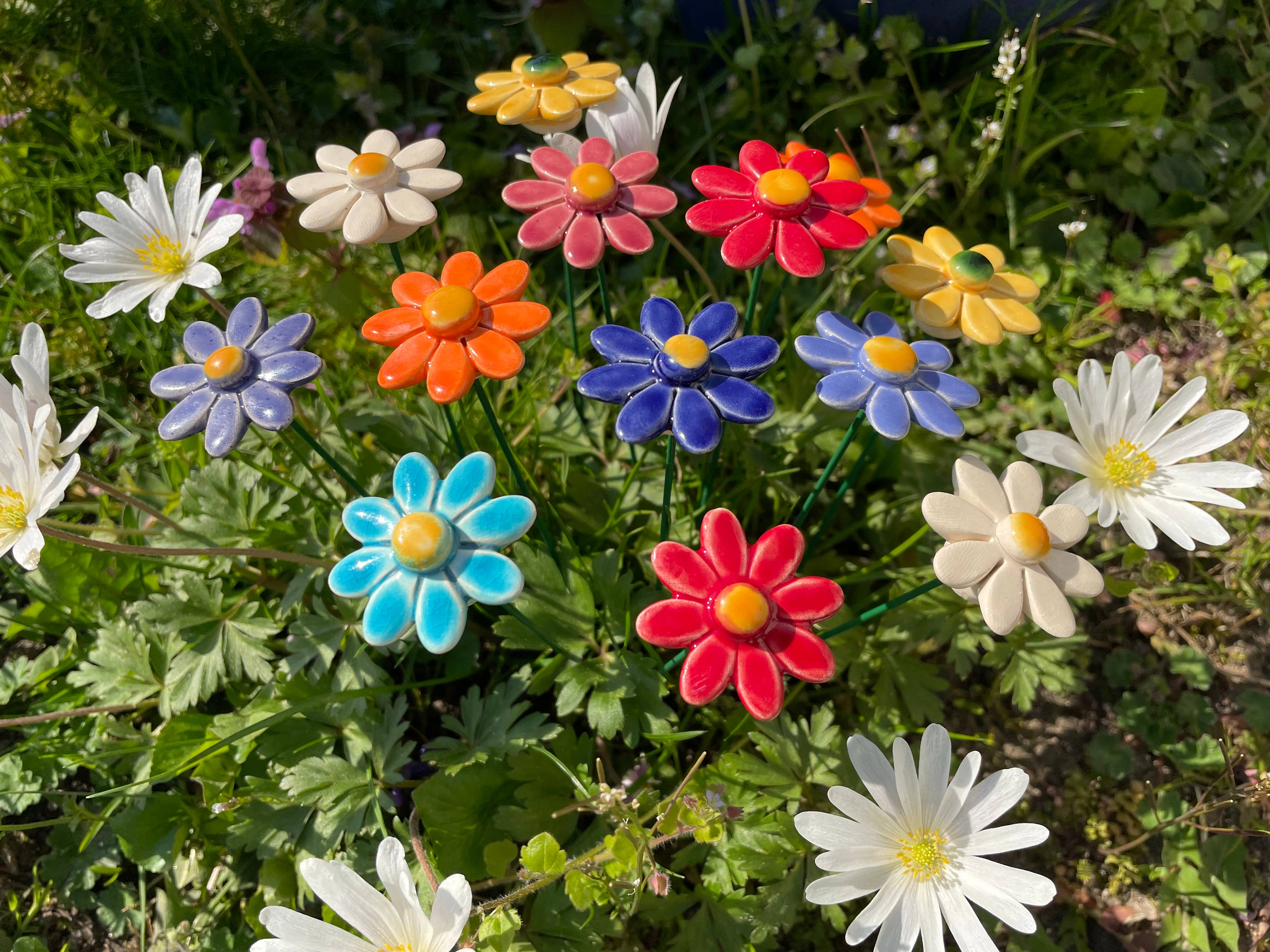 Pannonhem AB. - Wholesale Artificial Flowers - Ceramic Flower Daisy/small, Plant stake,Daisy on stem18