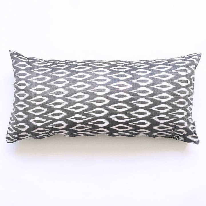 Almohada tejida a mano, ovalada, color gris para venta al por mayor de Rustic Loom