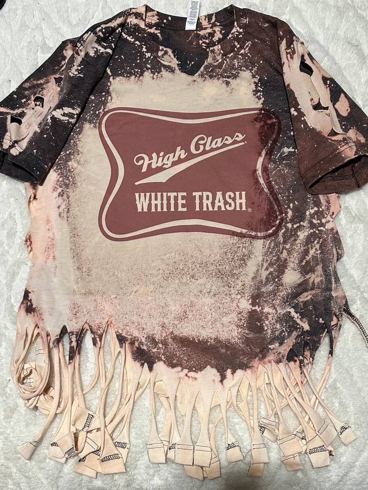 T-shirt blanchi à franges et franges White Trash de haute qualité pour la vente par Neat Creations