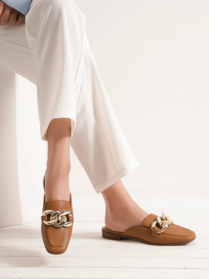 CCOCCI - Wholesale Flats/Loafers - Women's - SHEENA-05 SLIP-ON LOAFER WITH CHAIN