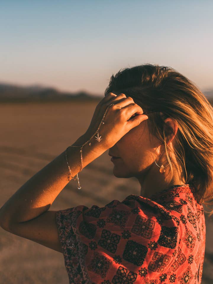 Orecchini a Cerchio in cristallo grezzo per la vendita all'ingrosso da parte di Ebb & Flow