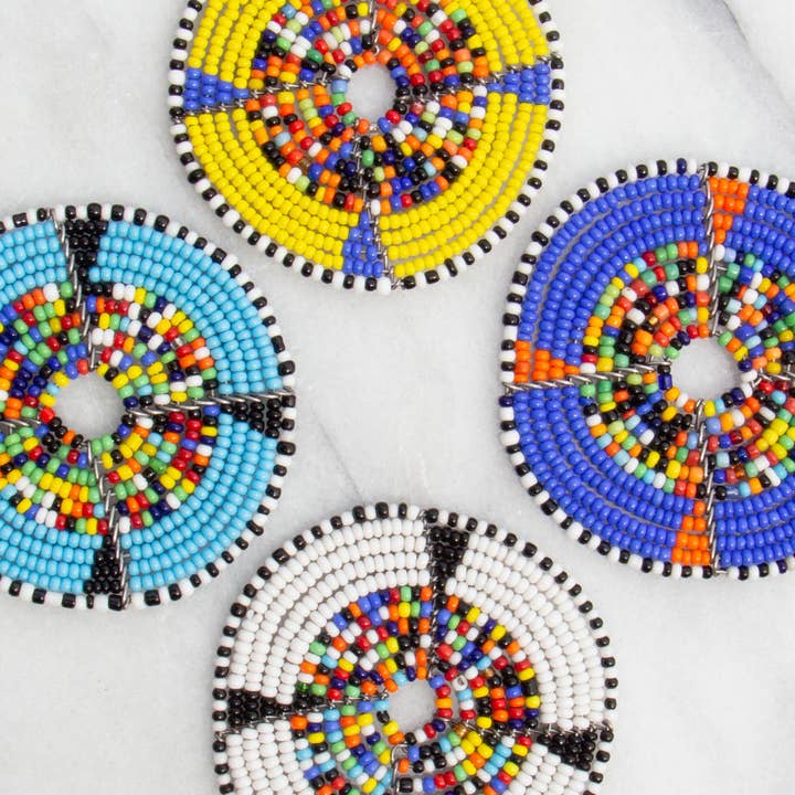 Global Crafts – Engroshandel Hængeøreringe og creoløreringe – PAKKE MED 5 -Maasai Perle Multicolor Circle Øreringe - ASSORTED