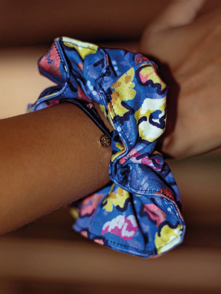 Scrunchie florido azul por atacado de HERI HODIE