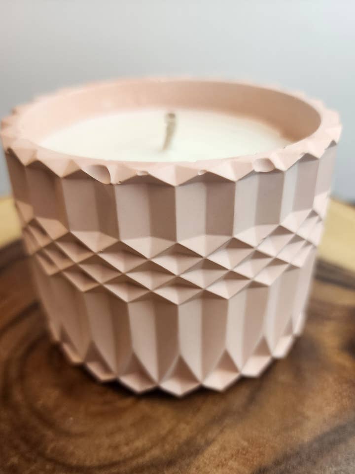 Bougie en béton Buttercream Dream pour la vente par Stone Fire Candle