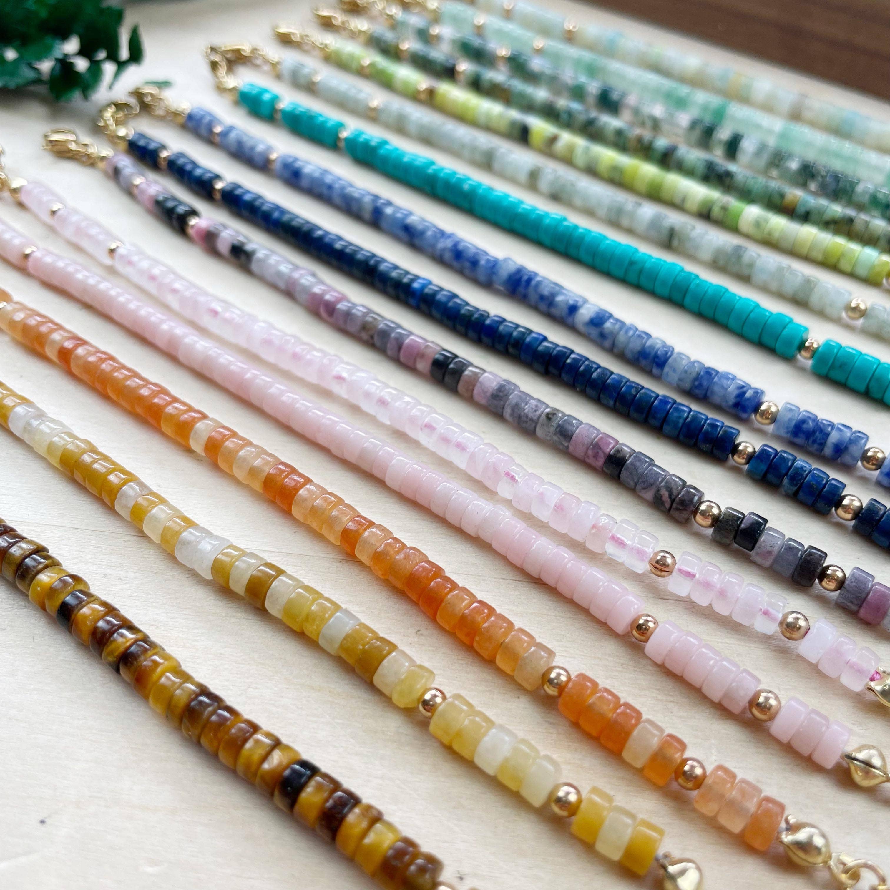 Ewelina Pas Jewelry – Engroshandel Perlearmbånd – Litae armbånd - delikat armbånd med ædelstensperler6