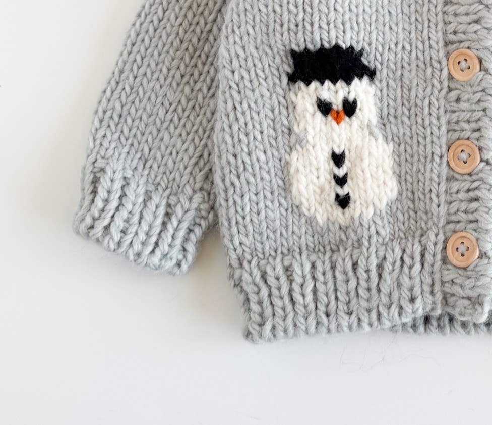 Figgy Friends - Vente Cardigan – bébé - Cardigan à motif bonhomme de neige, pull tricoté d'hiver pour bébé et enfant1