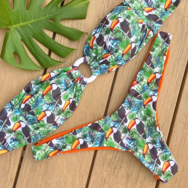 Costa Rican bandbikini med brazilianmodell - toucansmönster för wholesale av Cayo Coco Bikini
