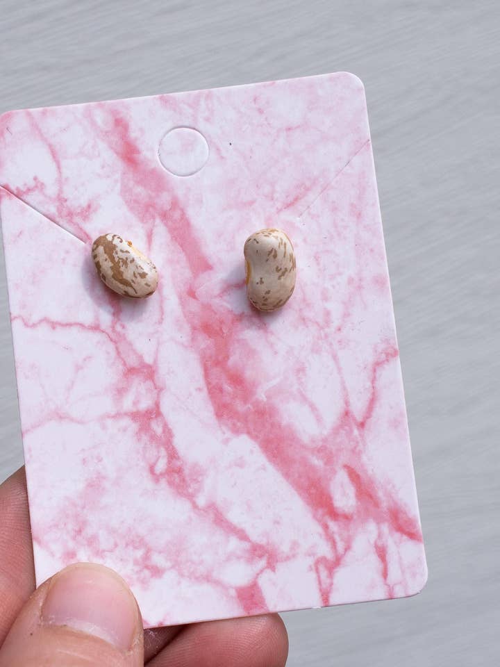 Orecchini a perno con veri fagioli Pinto: componenti ipoallergenici per la vendita all'ingrosso da parte di Shutterhaus