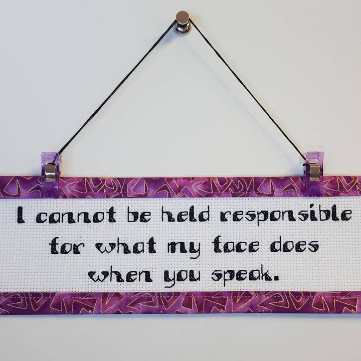 Vad mitt ansikte gör - Custom Trim Cross Stitch Kit för wholesale av Rogue Stitchery