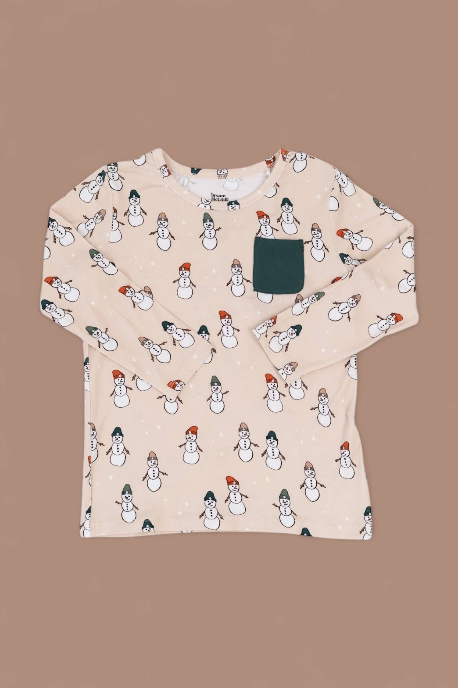 Dream Big Little Co. – T-shirt - Crianças por atacado – T-SHIRT DE BOLSO SONHO AMIGOS GEADOS1