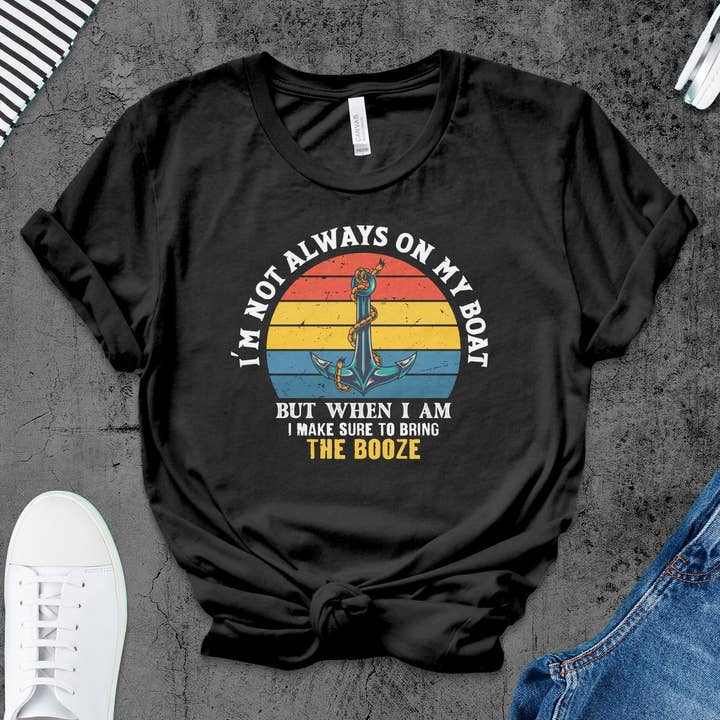 Camiseta con estampado de anclas náuticas, divertida camiseta para pasear en barco, humor marinero bebiendo, moda marítima casual, idea de regalo para amantes del océano, ropa unisex para venta al por mayor de FreakyTeeFactory