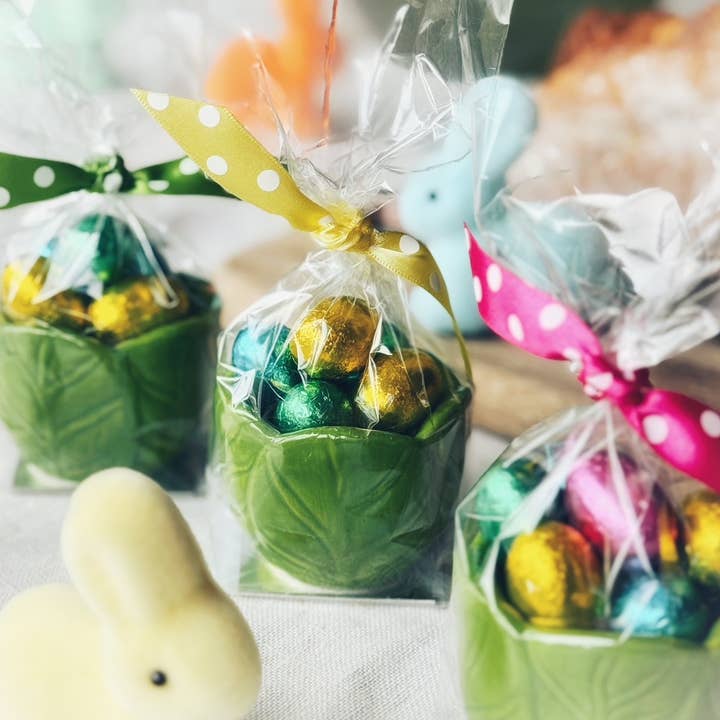 Easter Cabbage Egg Cup With Milk Chocolates for wholesale by Candyhouse Ltd