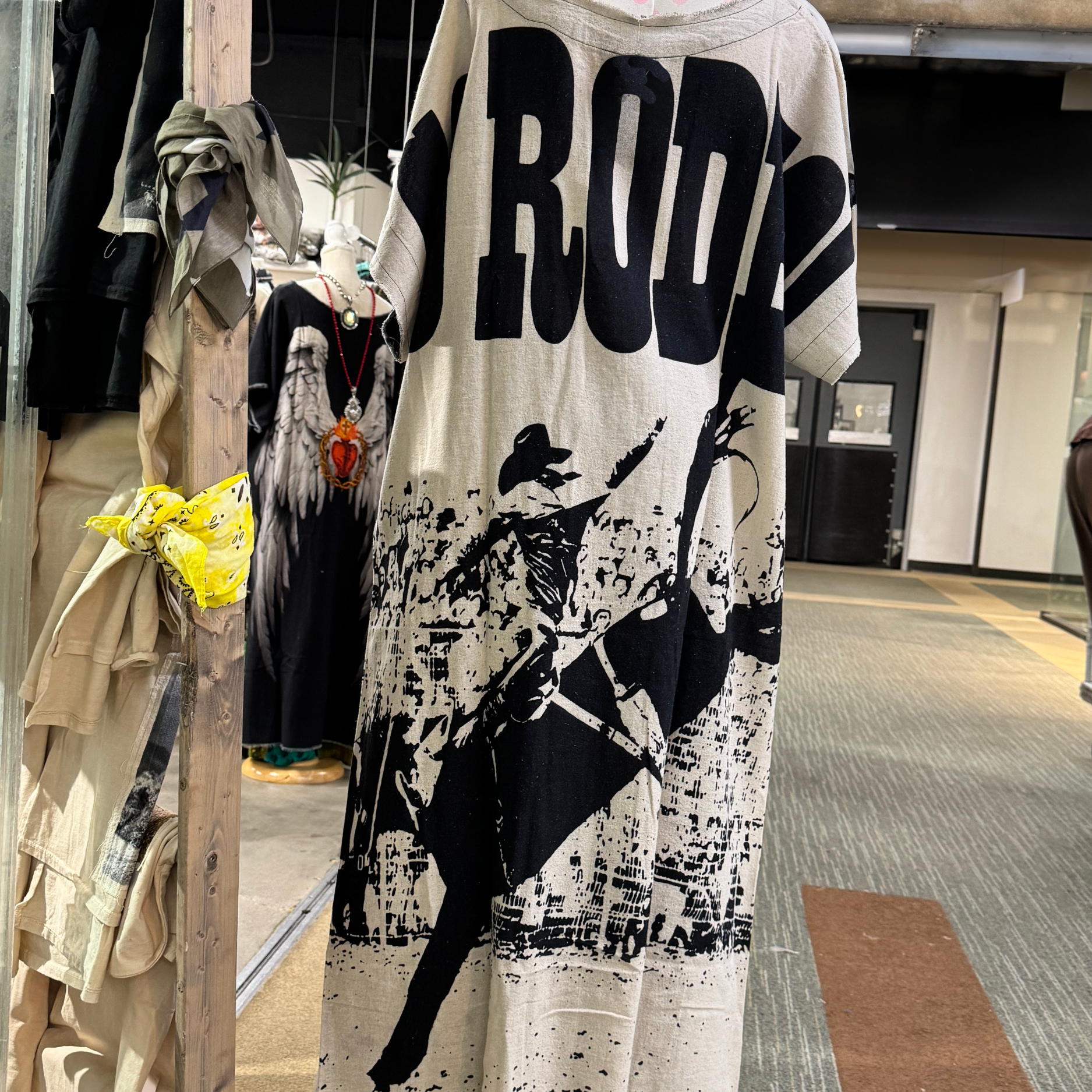 LeParisPetit by I Love Linen - Wholesale Tunic - Women's - Hi-Lo Tunic with Cattle Brands on Front and Rodeo on Back1