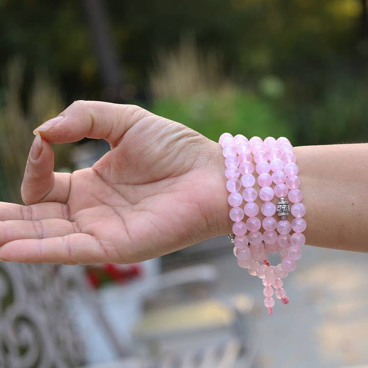 Lungta Imports – Großhandel Perlenarmband – Tibetischer Rosenquarz Mala Meditation Yoga 108 Perlen mit silberner Guru-Perle, silbernen Abstandhaltern und Mala-Holzbox3