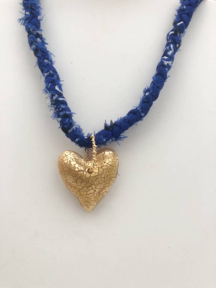 Blå bandana med guldbladigt hjärthalsband för wholesale av Chic’d Out