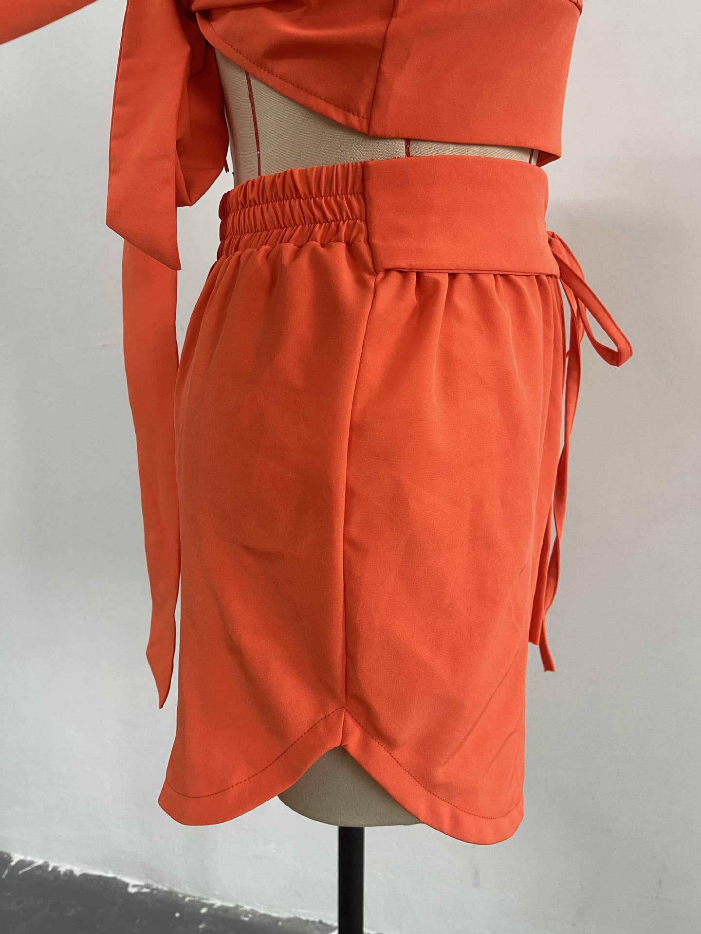 UNISHE - Vente Ensemble haut et short (PAS d'intérieur) - Femme - Ensemble de 2 hauts et shorts à manches 3/4 évasées ZZKF95314