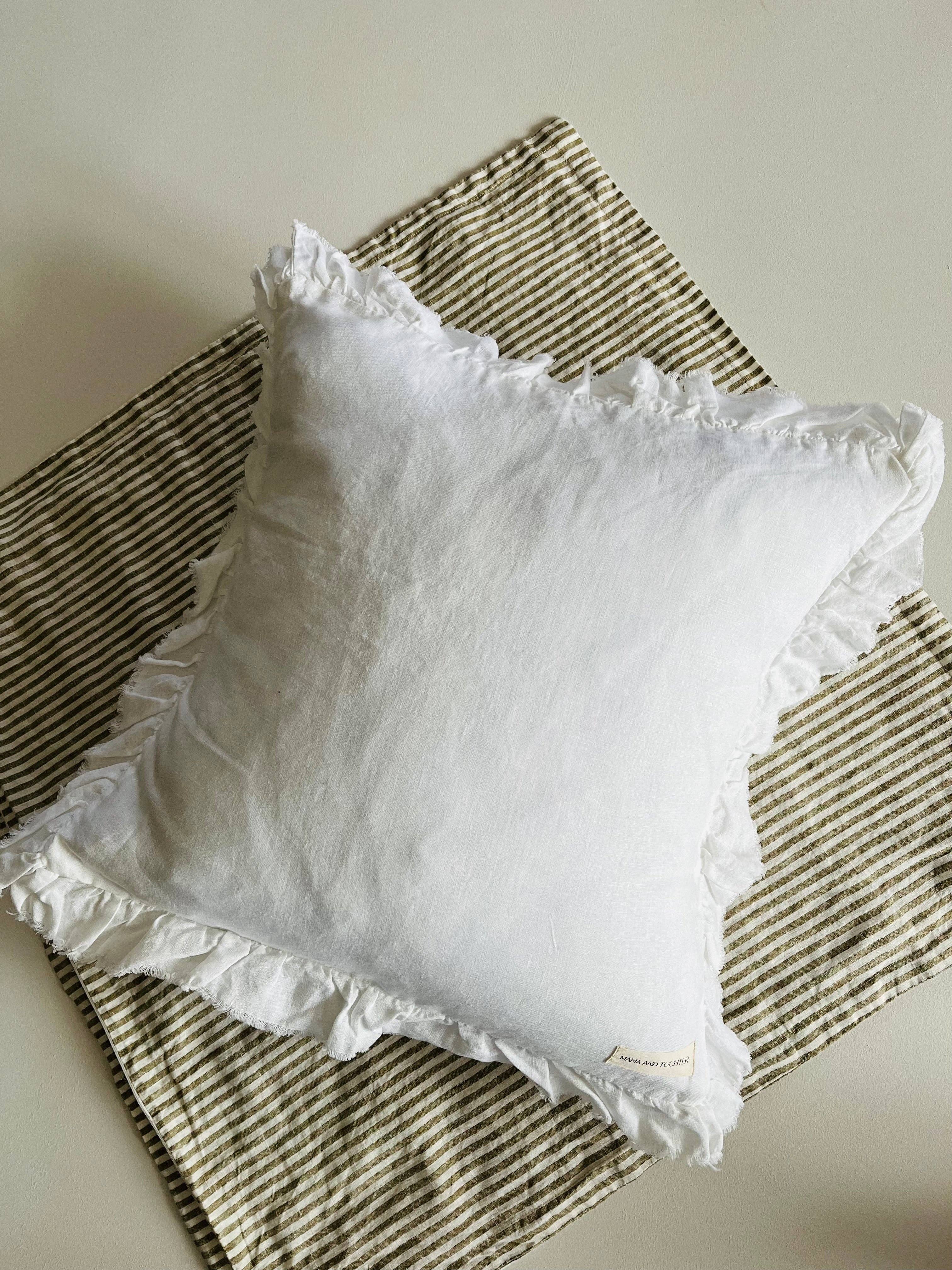 Mama and Tochter – Capa de almofada decorativa por atacado – Capa de Almofada Pure French Linen Frayed Edge Ruffle - Branco1