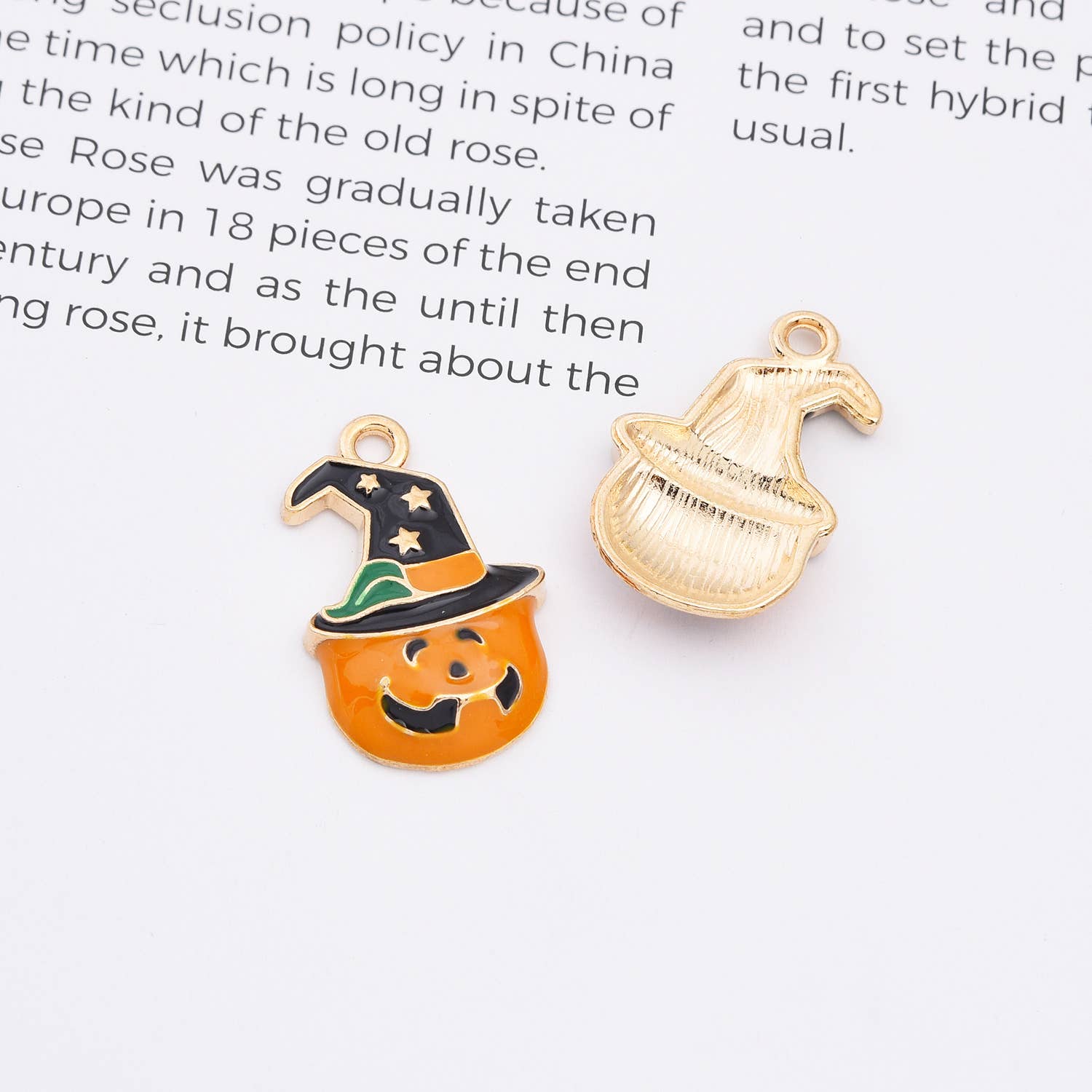 findings4uGem – wholesale Hänge-/berlockhalsband – Guldpläterad Emalj Halloween Fint Berlockhänge, CP21502