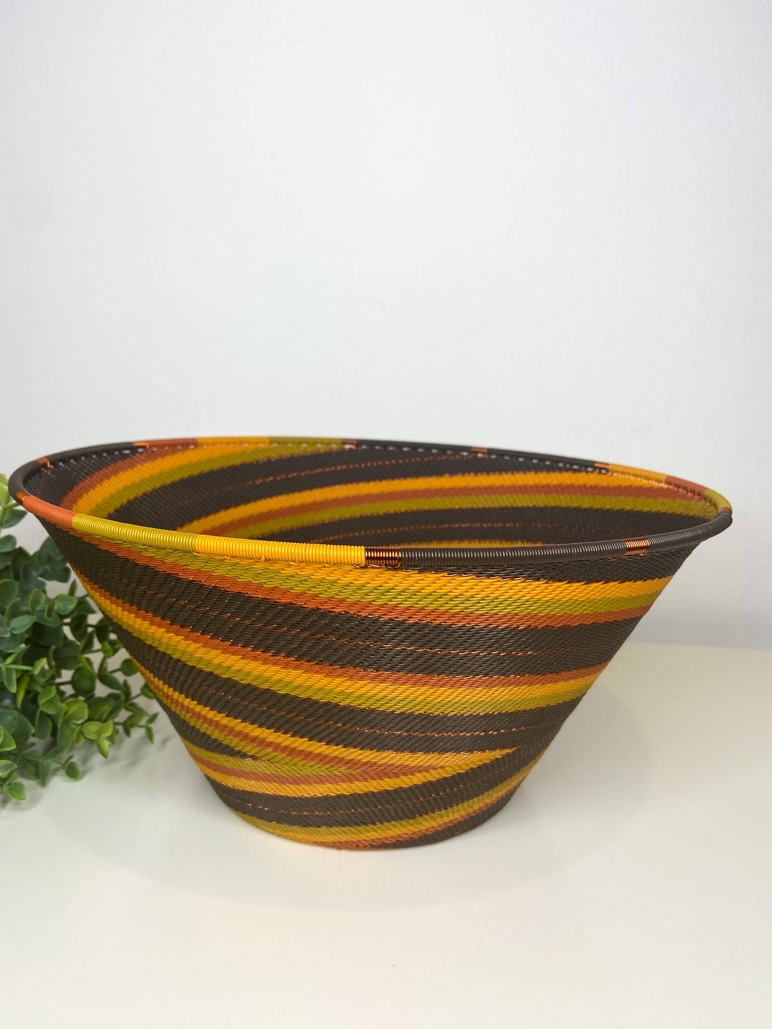 Eve & Nico Gifts & Home Decor – Großhandel Dekorative Platte/Teller/Schüssel – Großer halber Kegel - Afrikanische Erde1