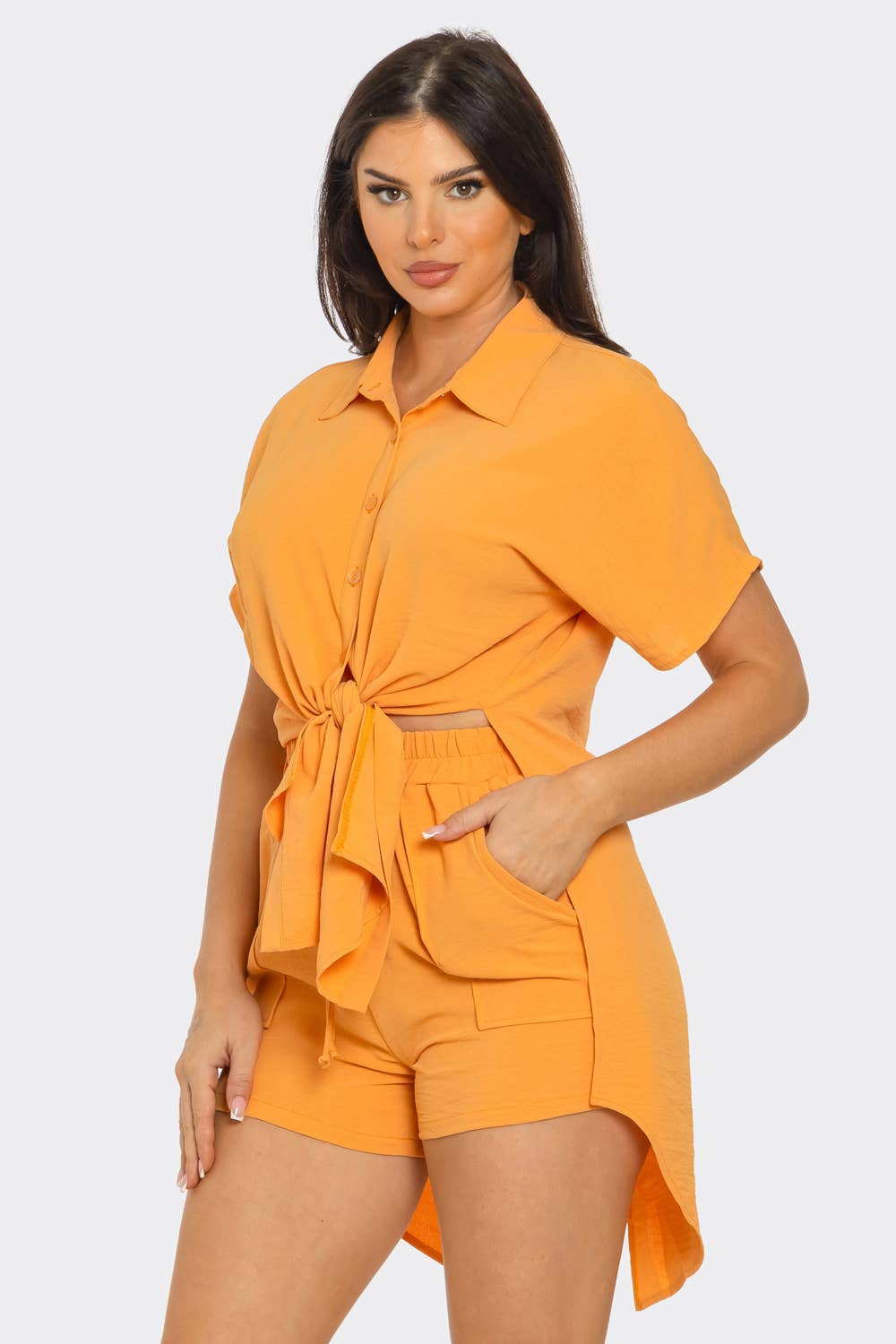 Julia by LoveJ - Vente Ensemble haut et short (PAS d'intérieur) - Femme - Ensemble haut fendu surdimensionné à nouer devant et short1