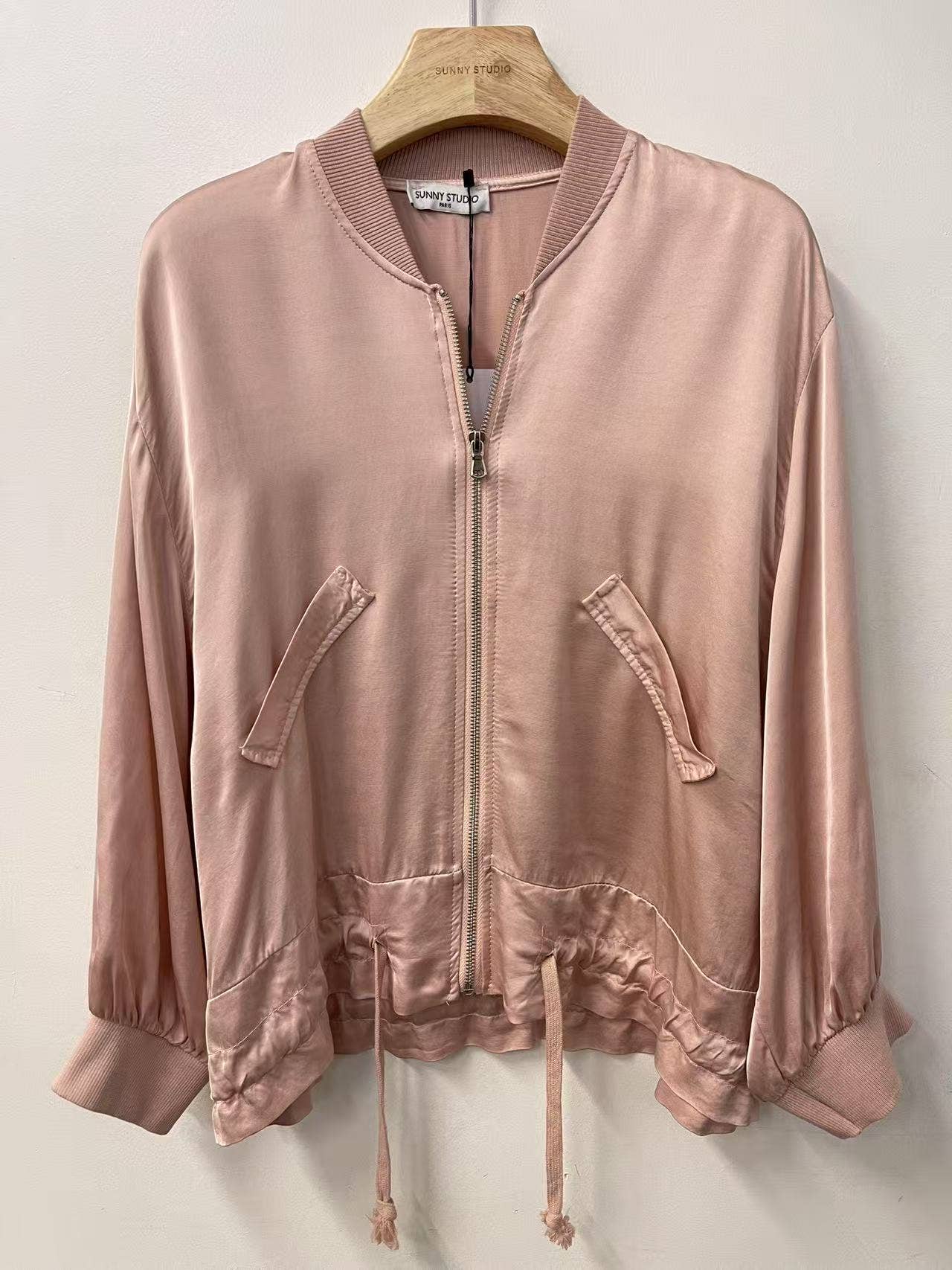 SUNNY STUDIO - Vendita all'ingrosso Giacca - Donna - Giacca leggera con zip e tasche1