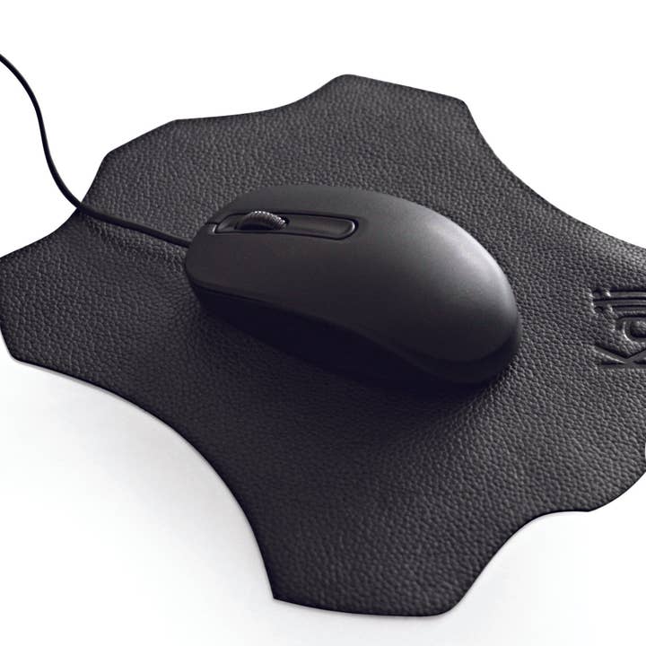 K0001AB | Made in Italy Mouse Pad in Full Grain Genuine Leather, dollar grain - Color Black - Dimensions: cm 20 x 23 - Packaging: Tnt tubular bag and other Purchase wholesale mouse pad material. Free returns & net 60 terms on Faire trending on Faire.